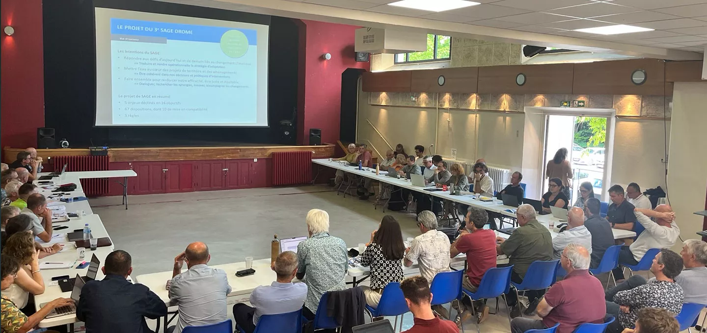 Réunion plénière de la Commission locale de l’eau présentant le projet du troisième SAGE Drôme.